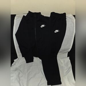 Nike NSW Full-Zip HBR Tracksuit
Boys' Grade School Size Medium (8-10)
